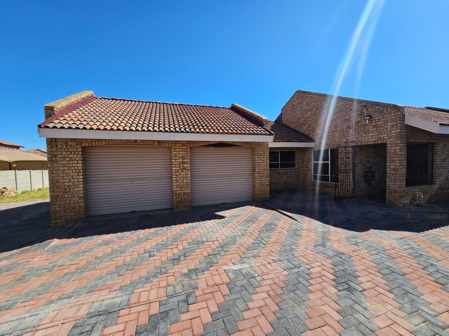 To Let 4 Bedroom Property for Rent in Welgelegen West Free State
